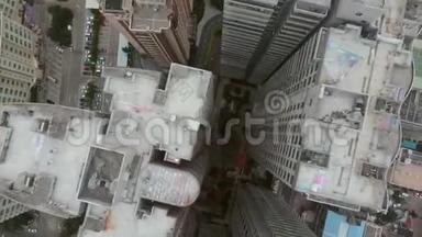 从中国三亚的摩天大楼和城市建筑俯视空中景色。 4K.
